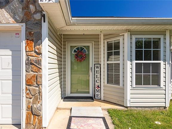 3rd image of 213 Portsmouth Dr