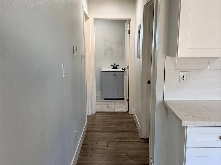 1554 W 7th St — Photo 7