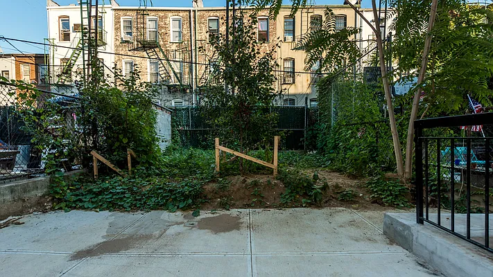 Rented by Nooklyn NYC LLC | media 52