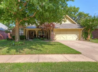 509 N Sycamore St, Jenks, OK 74037