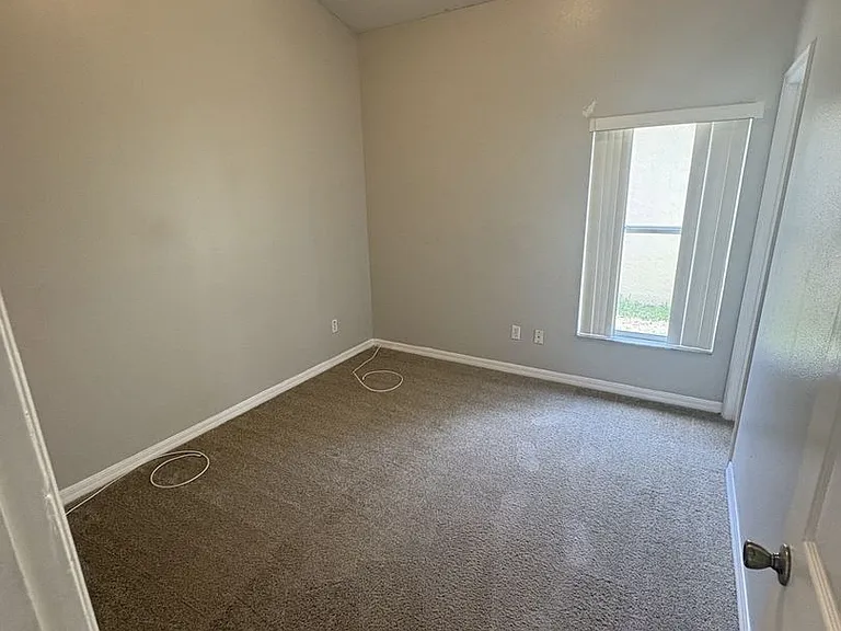 2033 Kaylas Ct — Photo 9