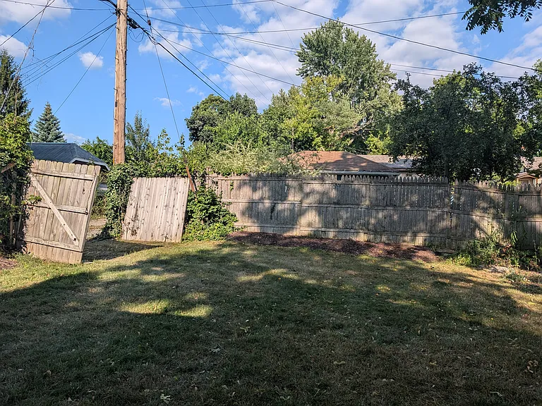 310 Eastern Ave NE — Photo 35