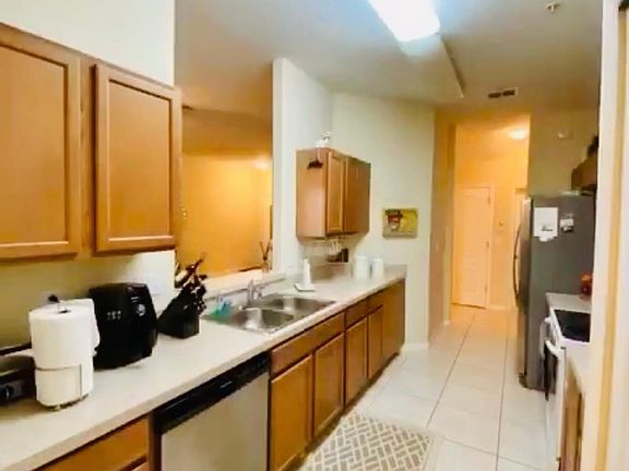 5th image of 1057 Priory Cir