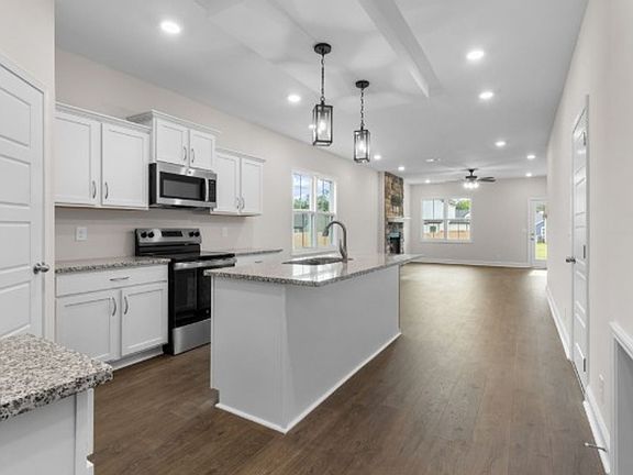 5th image of 180 Donegal Dr