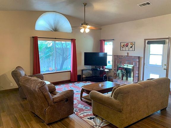 3rd image of 747 E Redwood Street