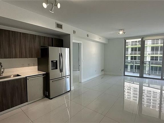 2nd image of 488 NE 18th St #3202