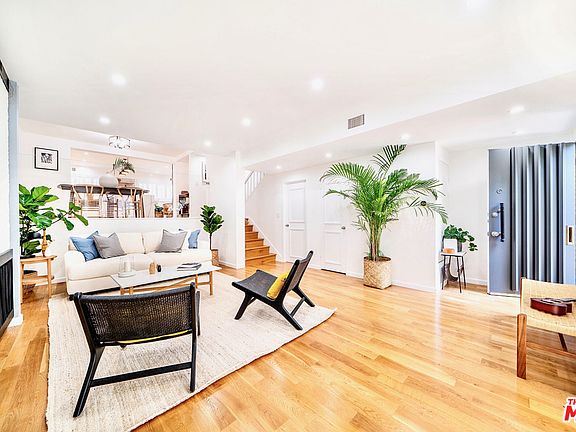3rd image of 4729 La Villa Mari Unit D