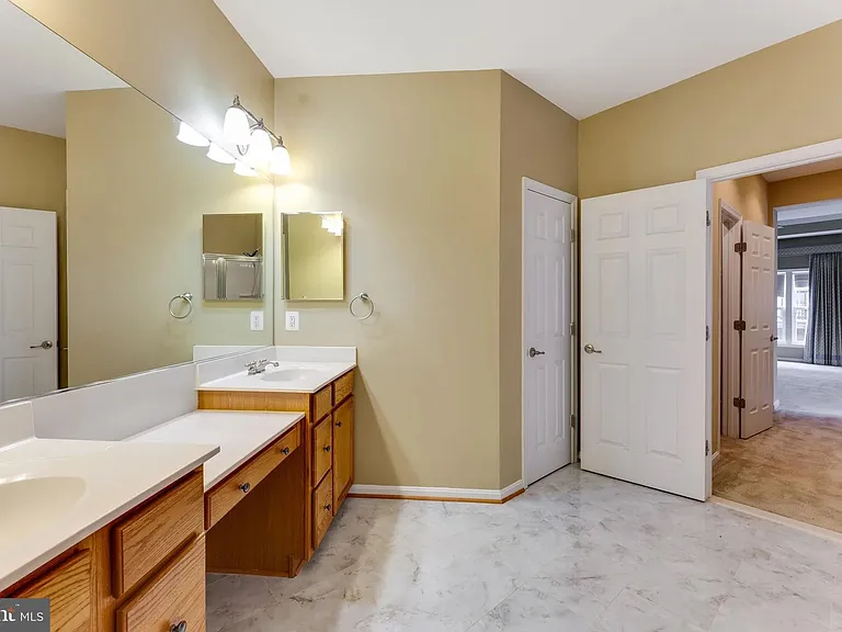 Master Bathroom, dual vanity, seating area