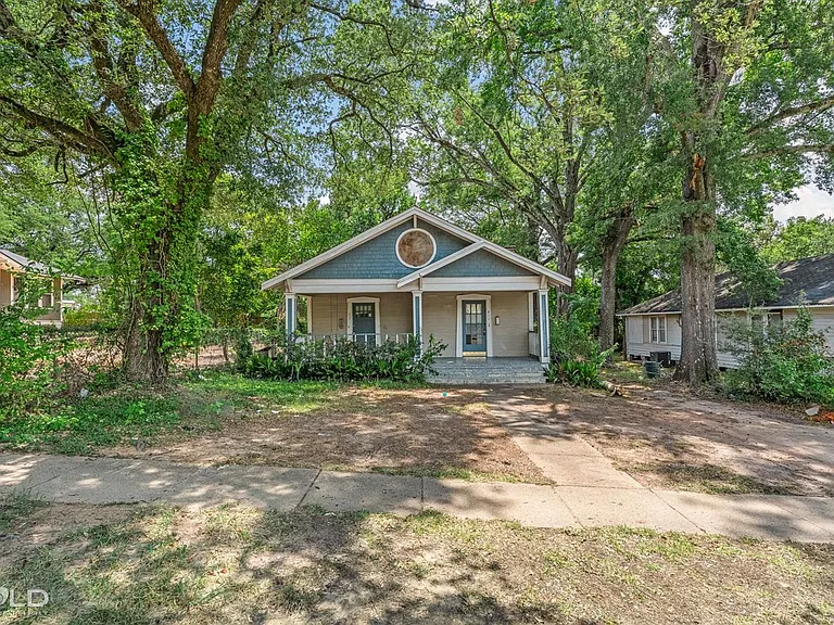 409 Rutherford St — Photo 2