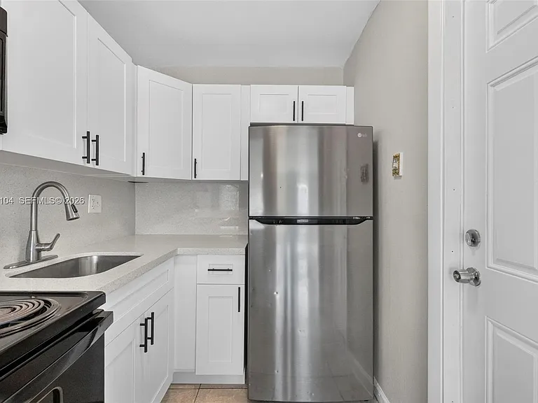 151 SE 6th Ave #16 — Photo 8