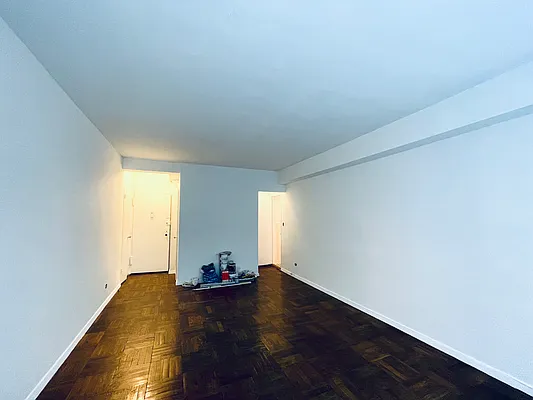 Rented by Luxian International Realty LLC | media 36