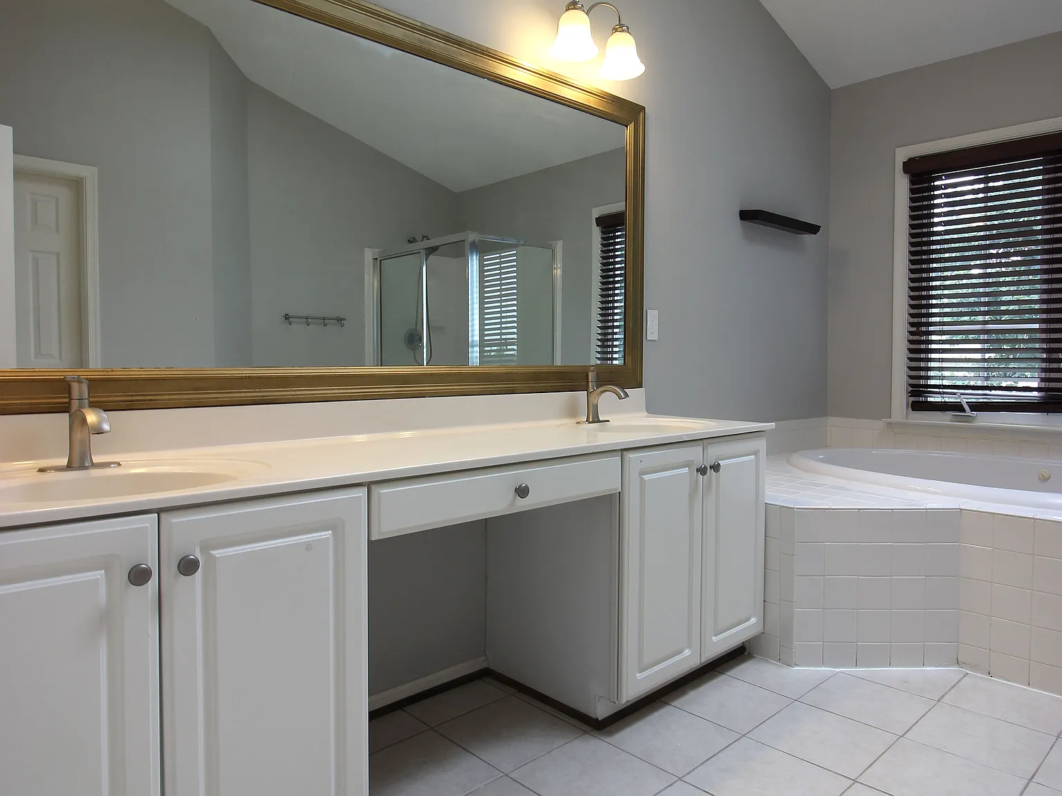 4 bed, 3.5 bath, 3428 sqft, $4,200 — Photo 4