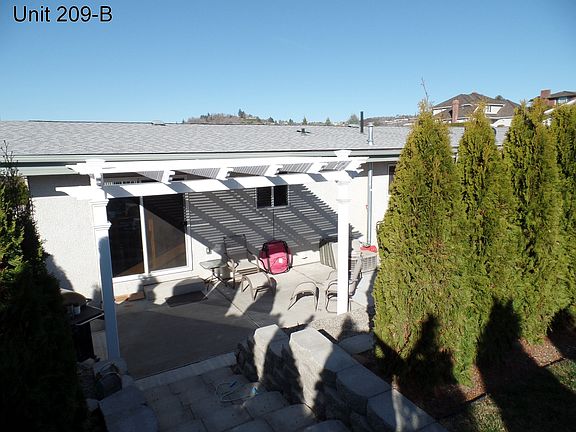 Unit B back of pergola