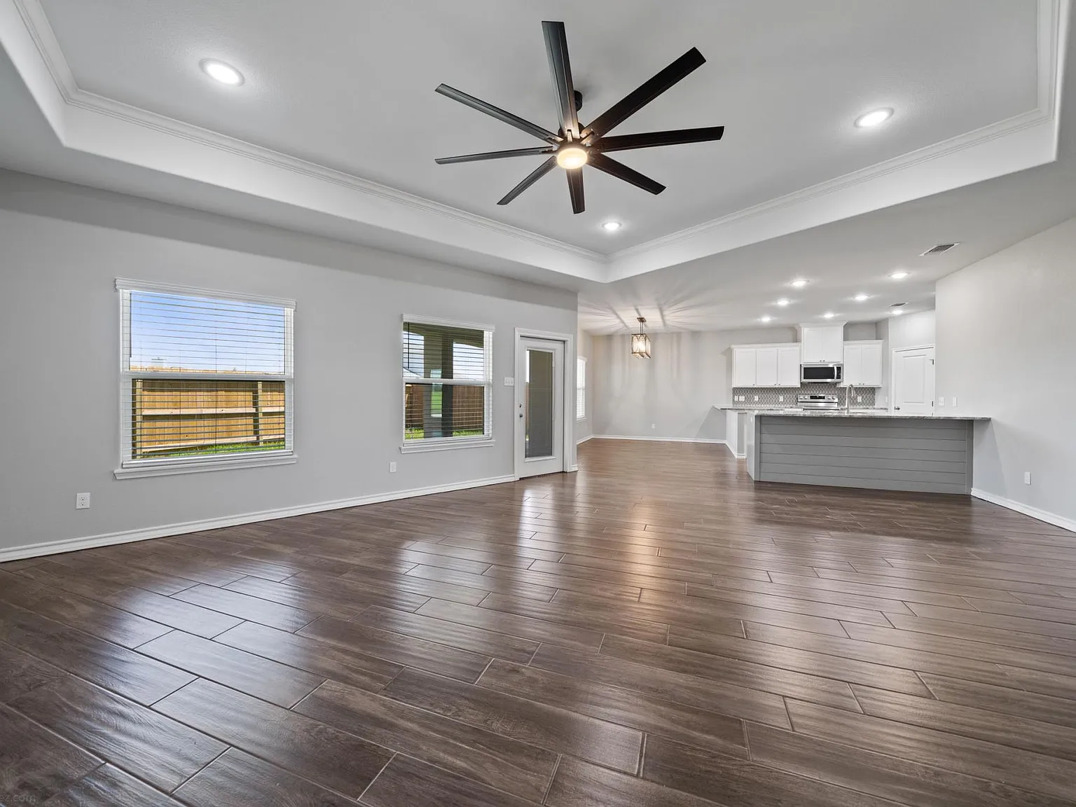 3 bed, 2028 sqft, $3,200 — Photo 3