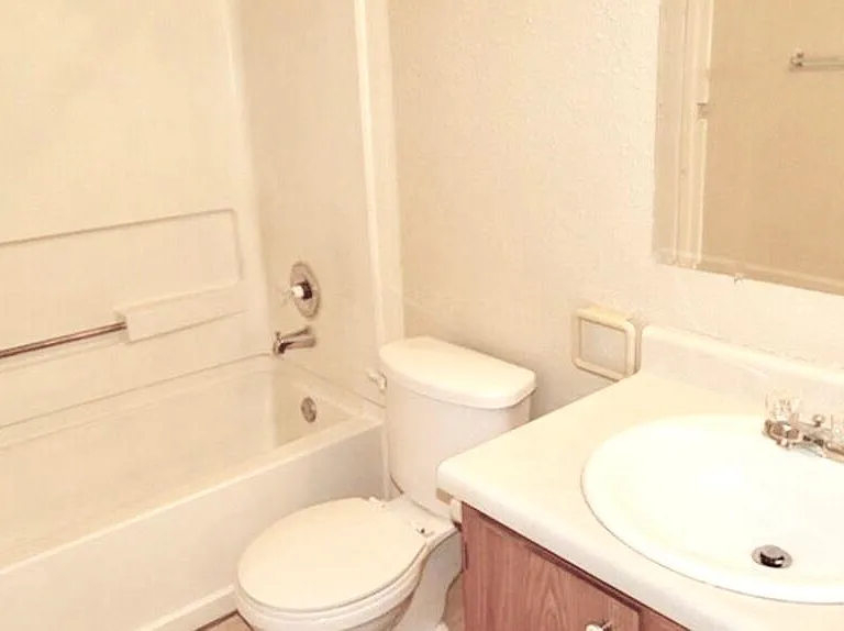 7422 Radford Trl — Photo 11