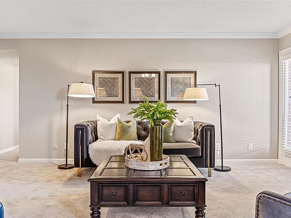 5th image of 514 Coeur De Royale Dr APT 401