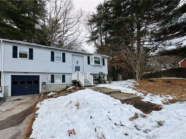 26 Black Walnut Dr, Coventry, RI 02816