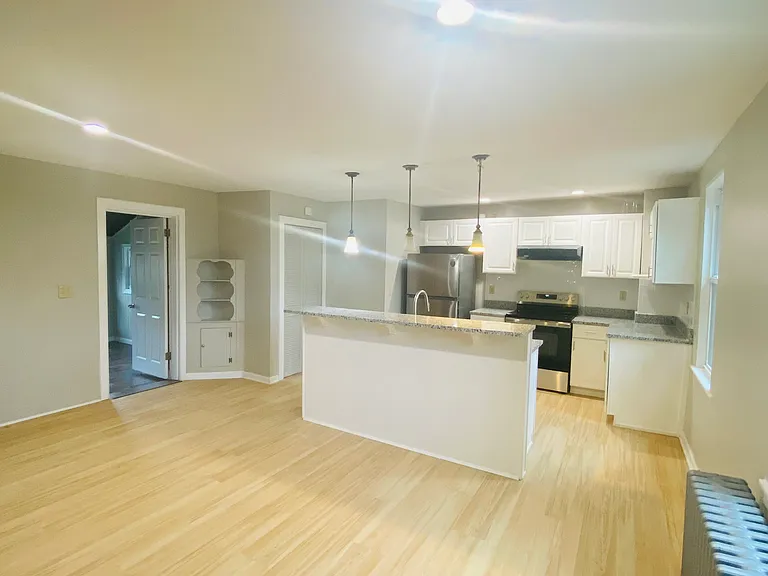 860 Windsor Ave #1 — Photo 10