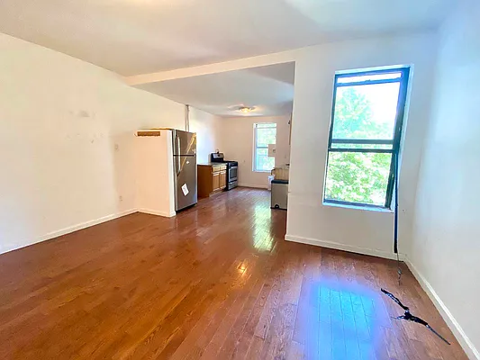 Rented by Lang Realty LLC | media 2