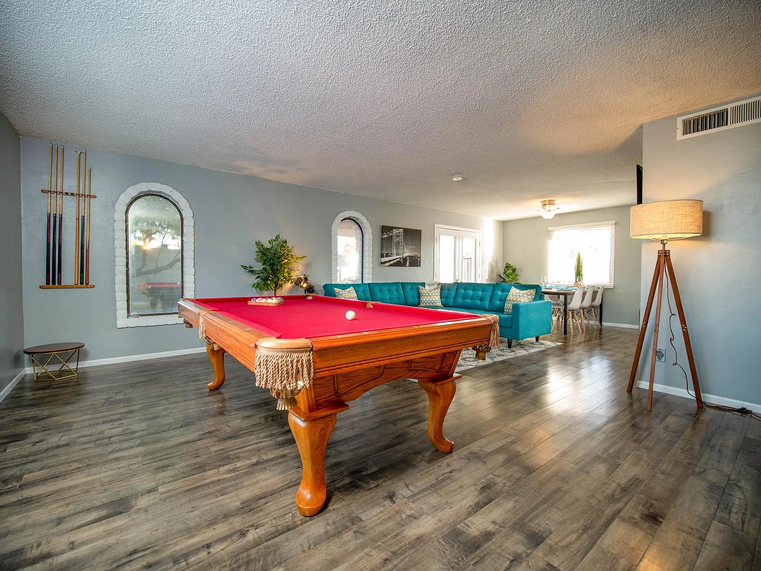 5 bed, 2238 sqft, $5,499 — Photo 2