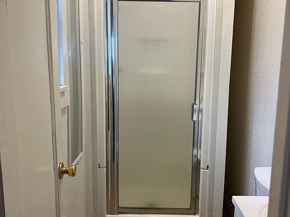 4th image of 52 Davis St