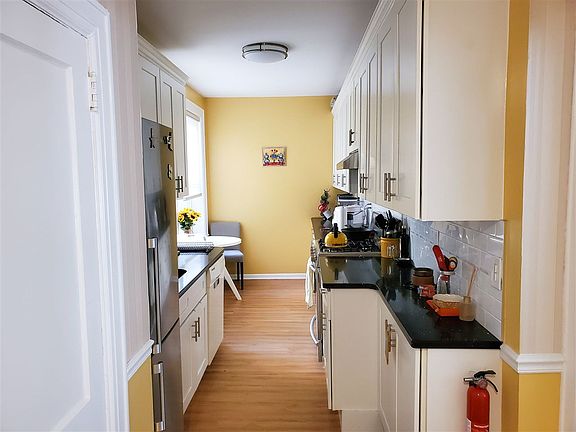 5th image of 218 Broad Ave APT 2G
