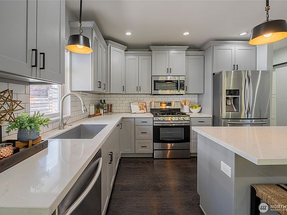 5th image of 4418 40th Avenue SW