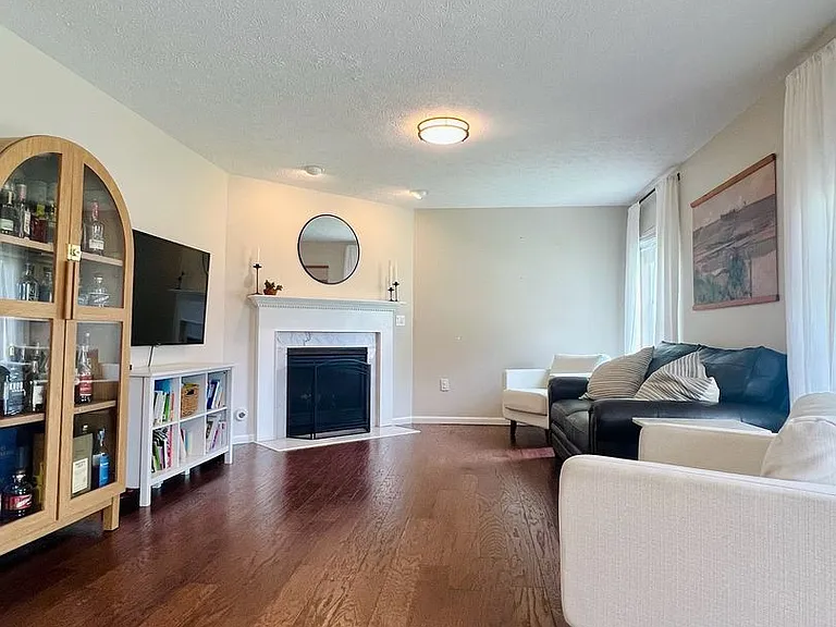 2737 Barnhill Ct — Photo 5