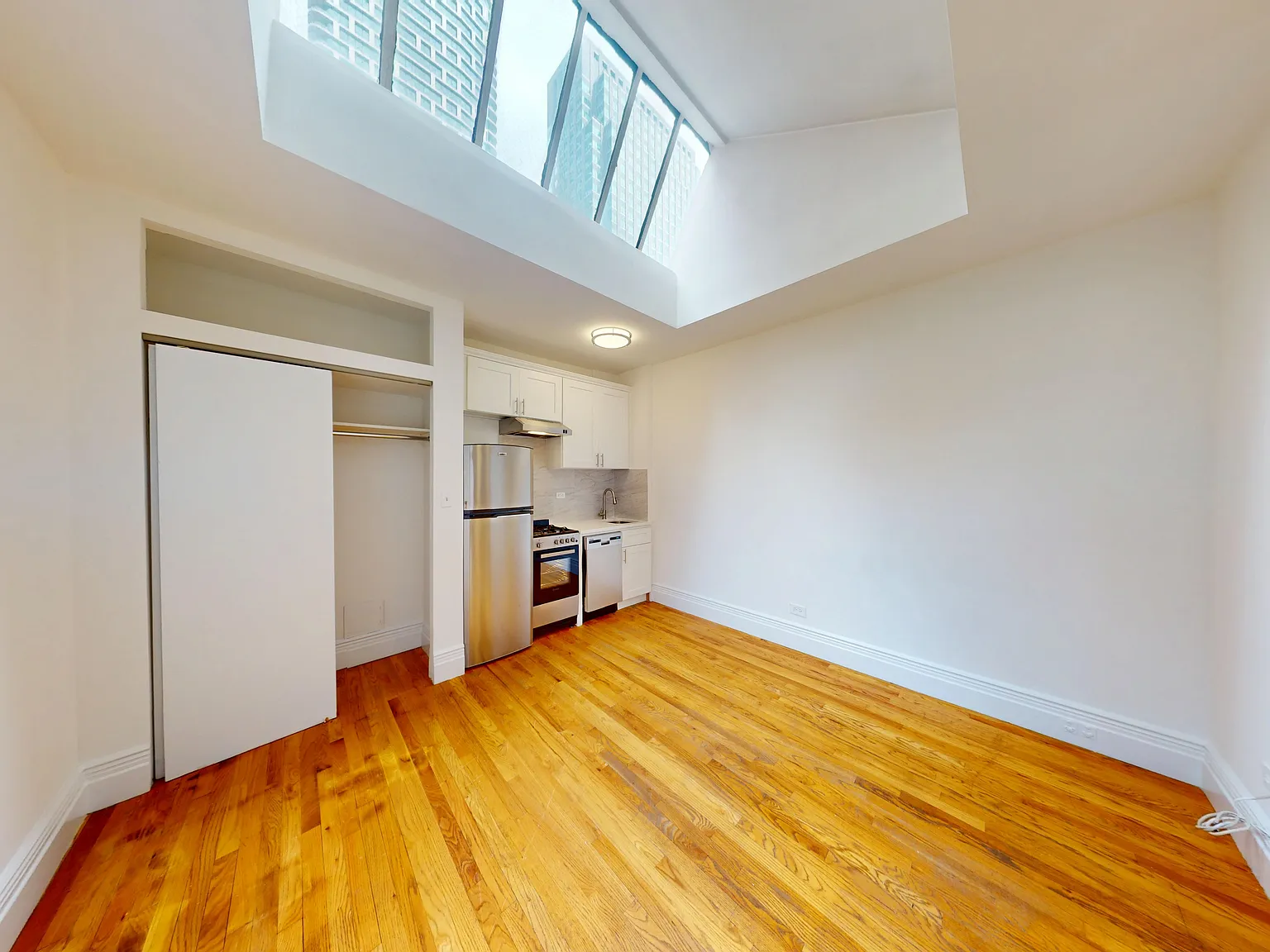 245 West 51st Street — Photo 4
