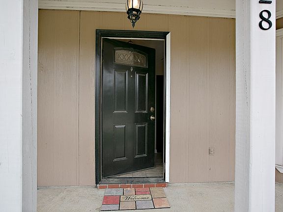 3rd image of 728 Hadley Dr