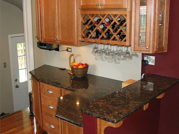 4th image of 2333 Kensington Ave