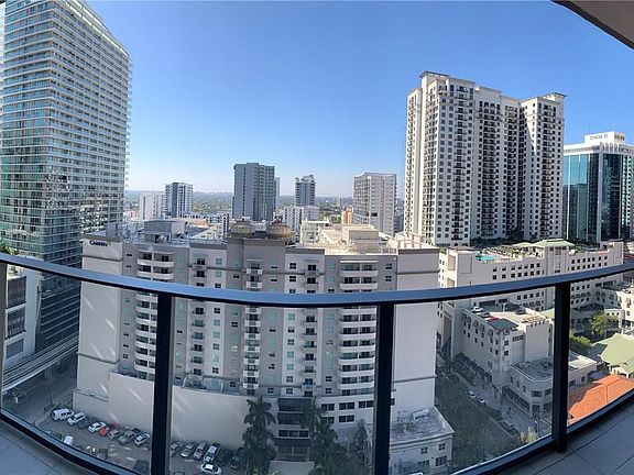 4th image of 1000 Brickell Plz #1910