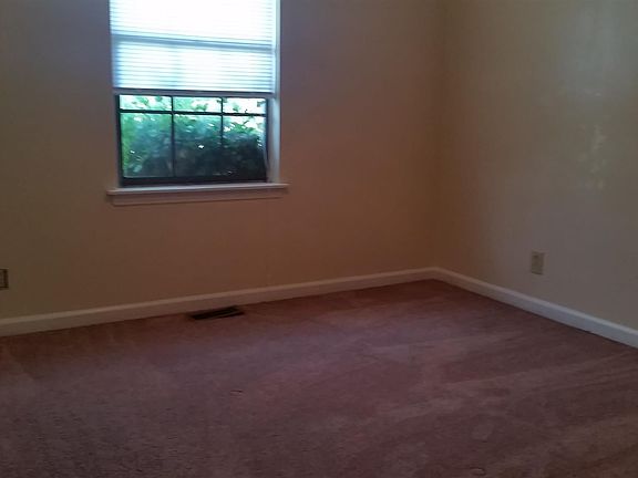5th image of 352 Ryder Ave APT B