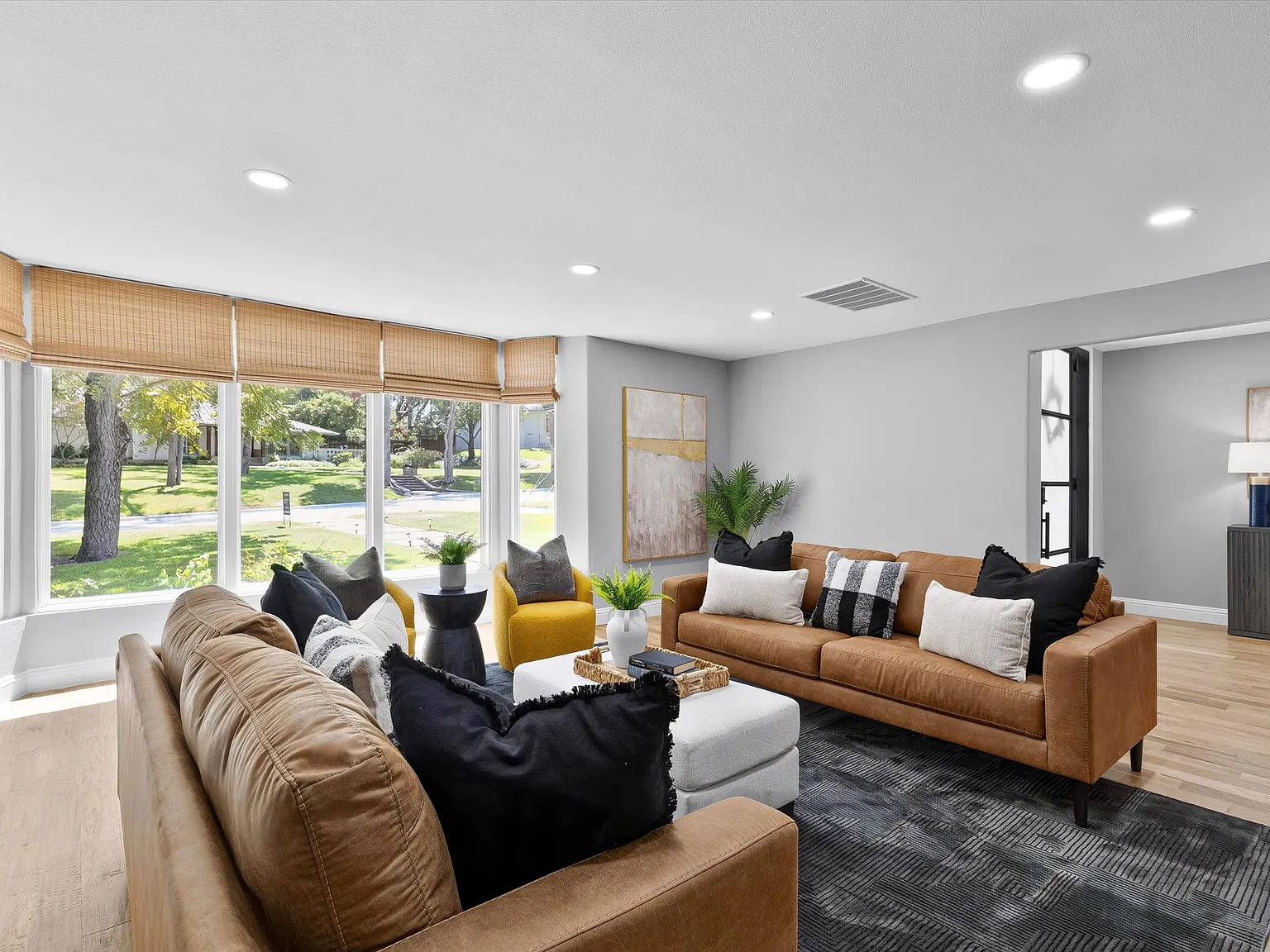 6 bed, 5271 sqft, $10,000 — Photo 3
