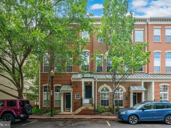 183 Martin Ln, Alexandria, VA 22304