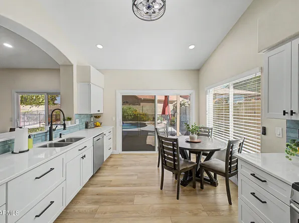 215 N STARBOARD Drive, Gilbert, AZ 85234