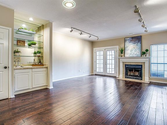 3rd image of 4734 Collinwood Ave #4734