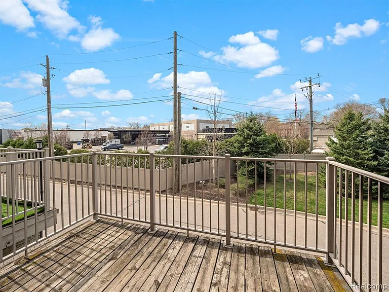 502 Graten St — Photo 10