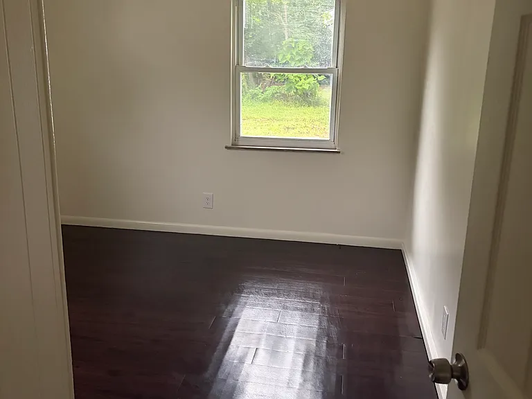 6481 Betts Ave — Photo 8