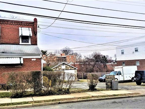 3rd image of 133 Saint Charles St