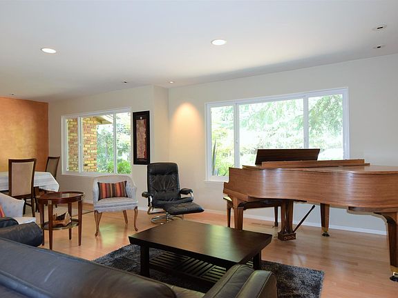 3rd image of 1421 Nut Tree Ln