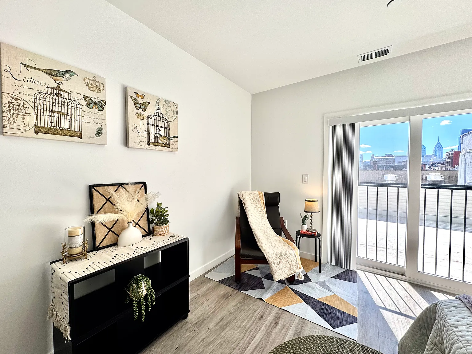Studio, 450 sqft, $1,350 — Photo 3