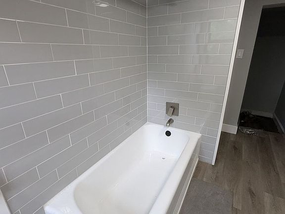 4th image of 4951 W Thompson St #2R