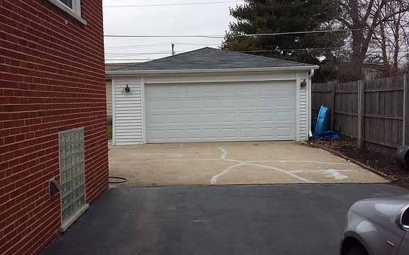 3rd image of 2036 Spruce Ave