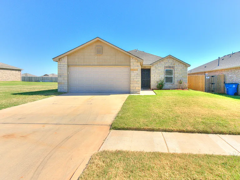 626 Audrey Dr — Photo 3