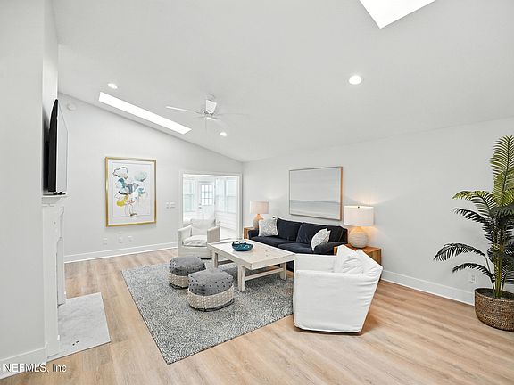 5th image of 3116 LA RESERVE Drive