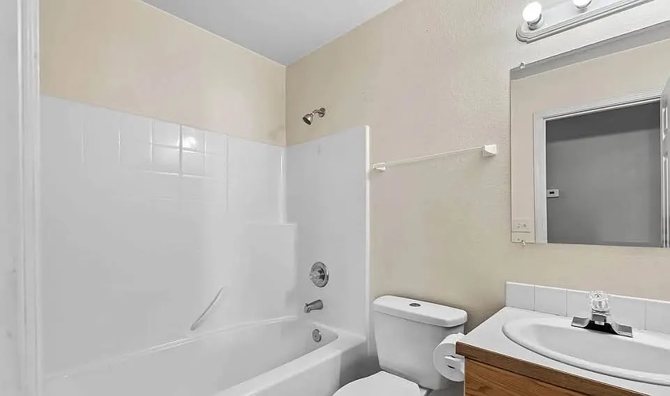 3 bed, 1259 sqft, $1,895 — Photo 3