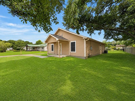 3rd image of 148 W Fear Rd