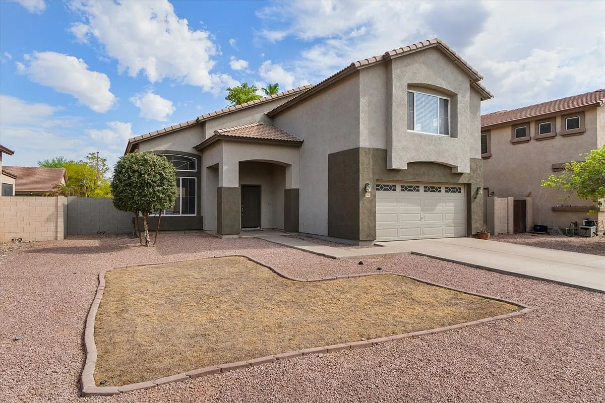 4 bed, 2600 sqft, $2,695 — Photo 2