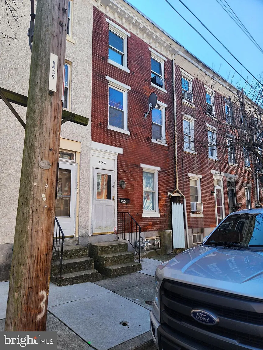 624 Cherry St photo 1
